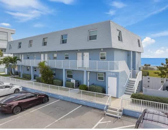 Bright Cozy Condo with Pool & Stunning Ocean Views