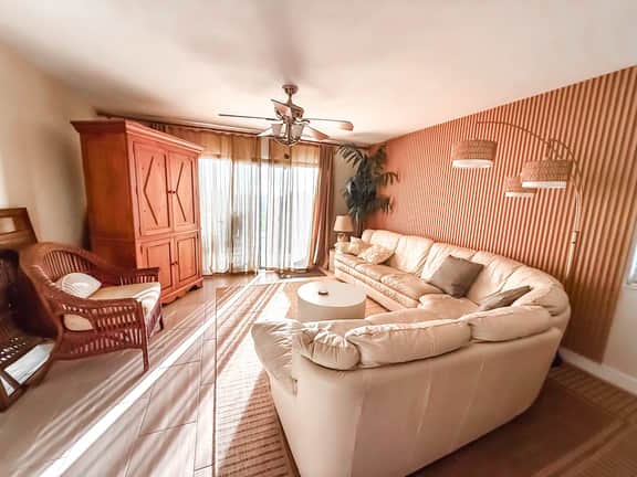 Bright Cozy Condo with Pool & Stunning Ocean Views