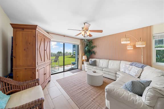 Bright Cozy Condo with Pool & Stunning Ocean Views