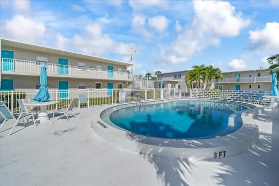 Cozy Beachside Condo 1bd/1bth in Cape Canaveral