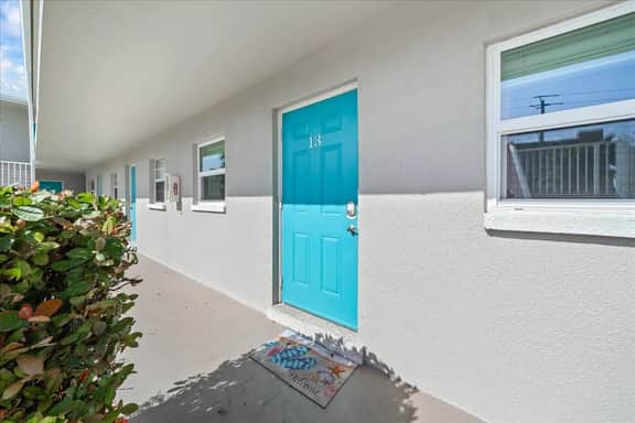 Cozy Beachside Condo 1bd/1bth in Cape Canaveral