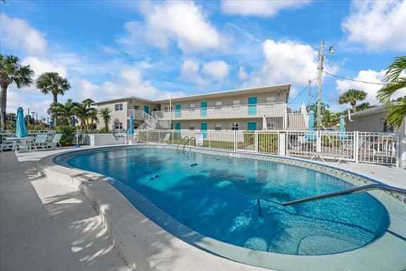 Cozy Beachside Condo 1bd/1bth in Cape Canaveral